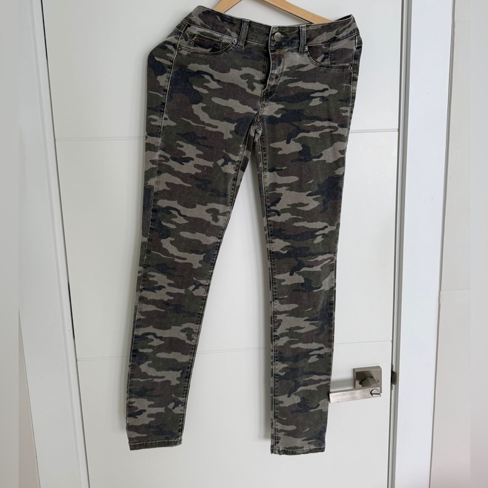 Kenneth Cole New York Camouflage Skinny Jeans